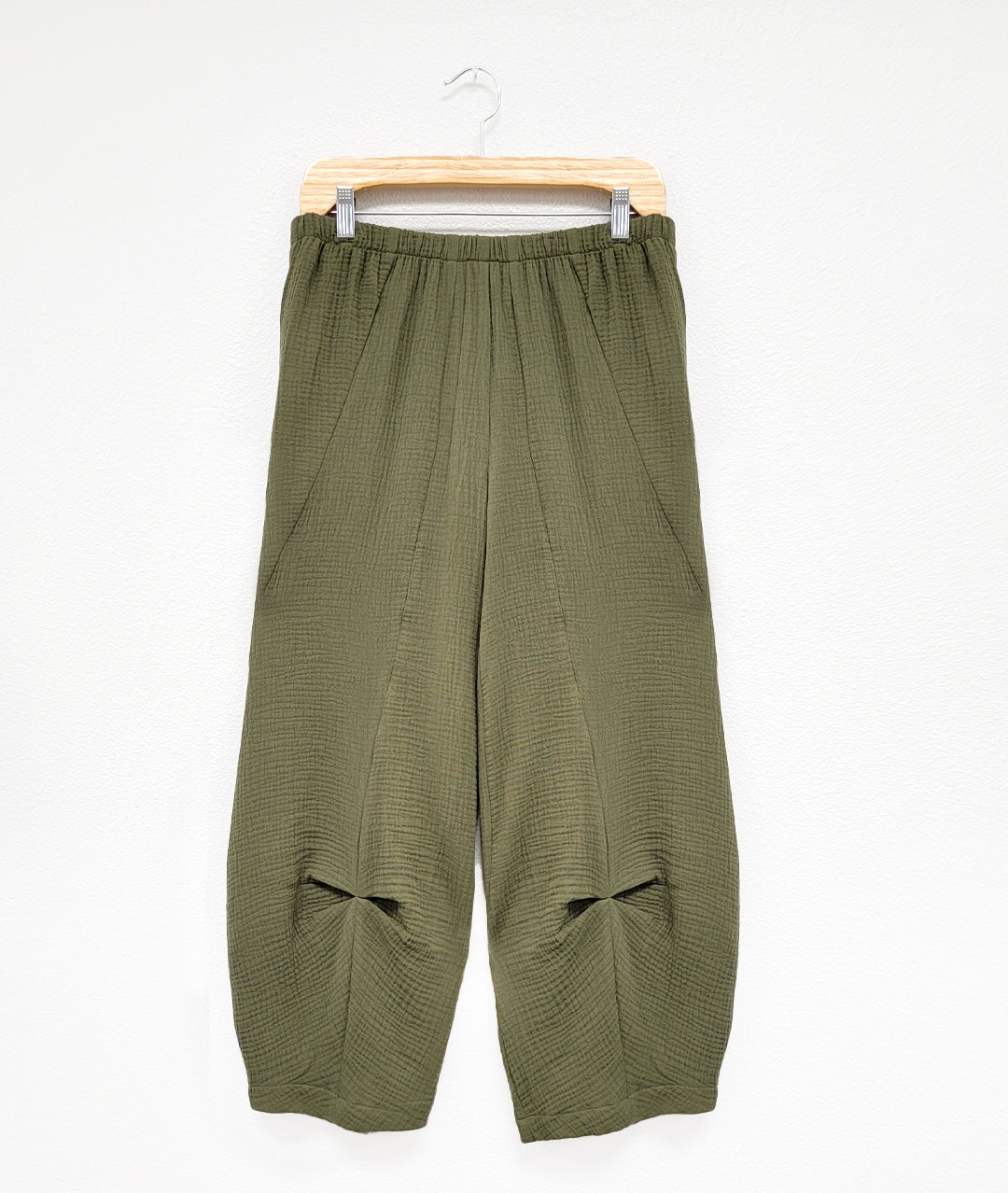 olive green elastic waist pull on pant with pockets. Tulip shape with pinch pleats below the knee.