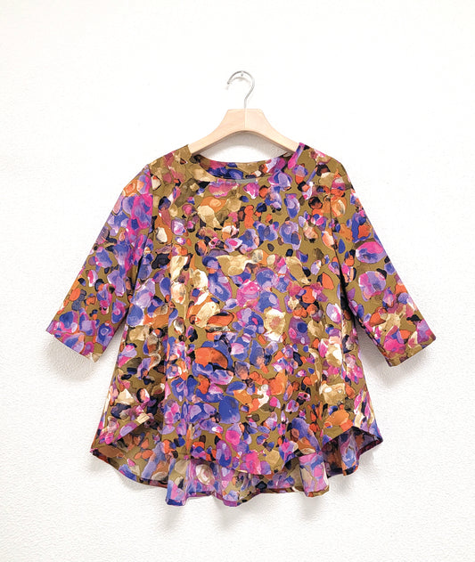 multi color pebble print pull over top with a high-low hem, 3/4 sleeves and a full bodied back