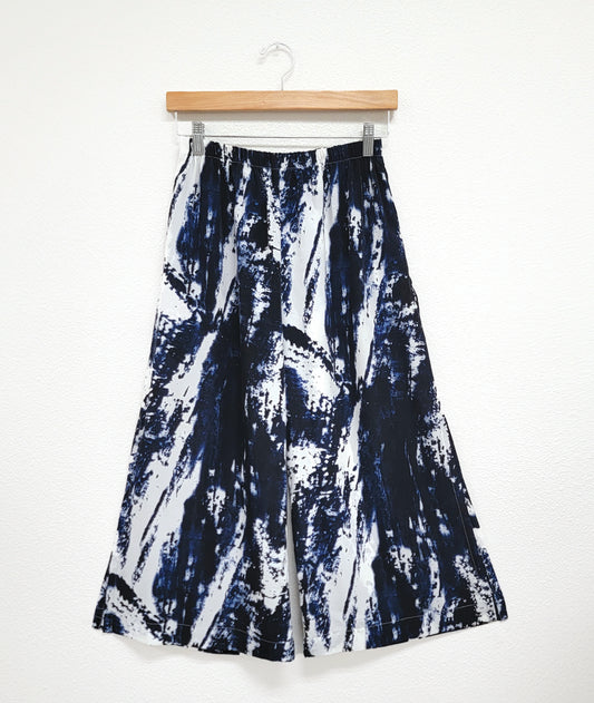 blue and white paint stroke print wide leg pant with a split at the side seams and elastic waistband