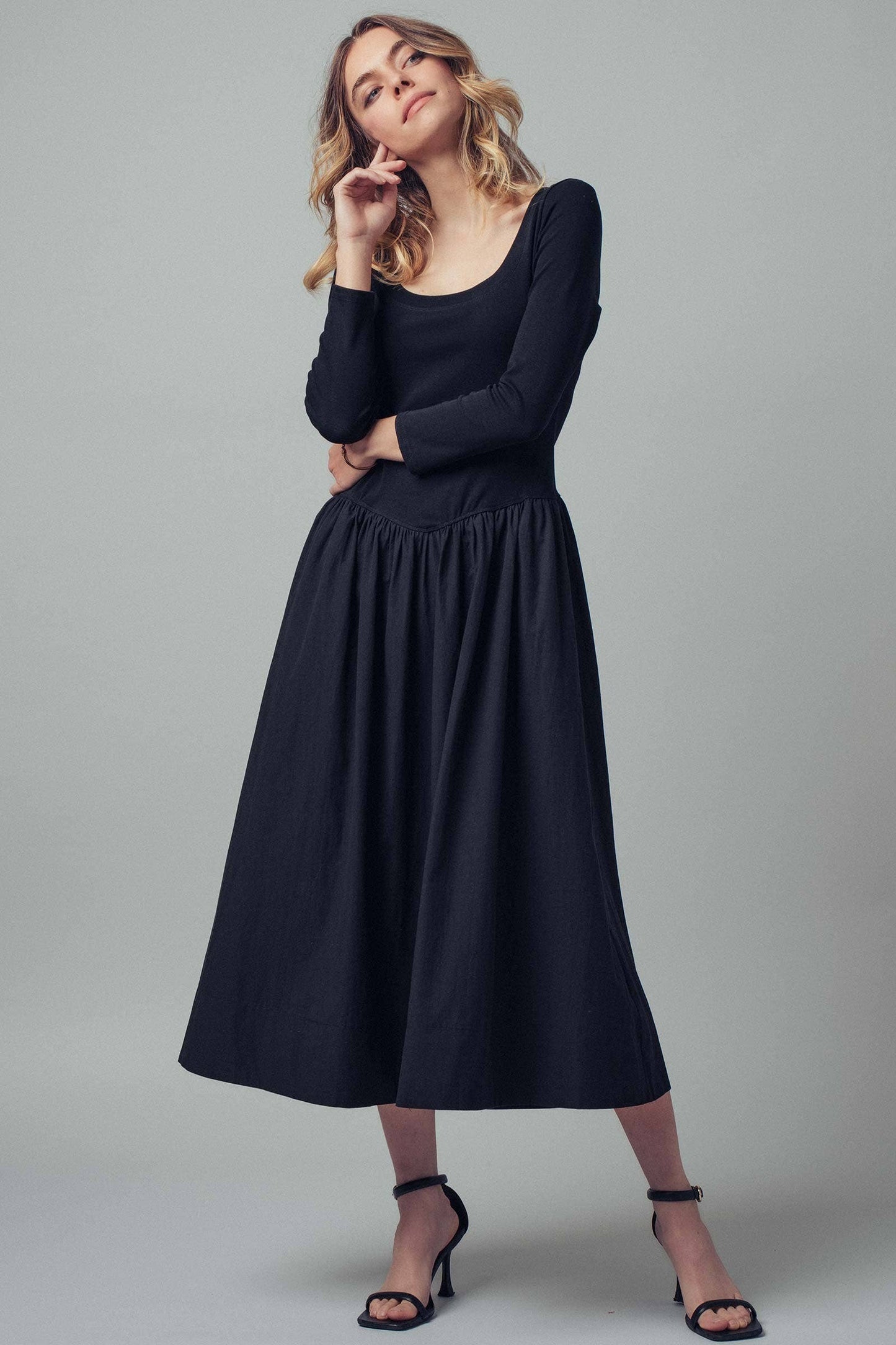 Elegant Gathered Midi Dress - Black