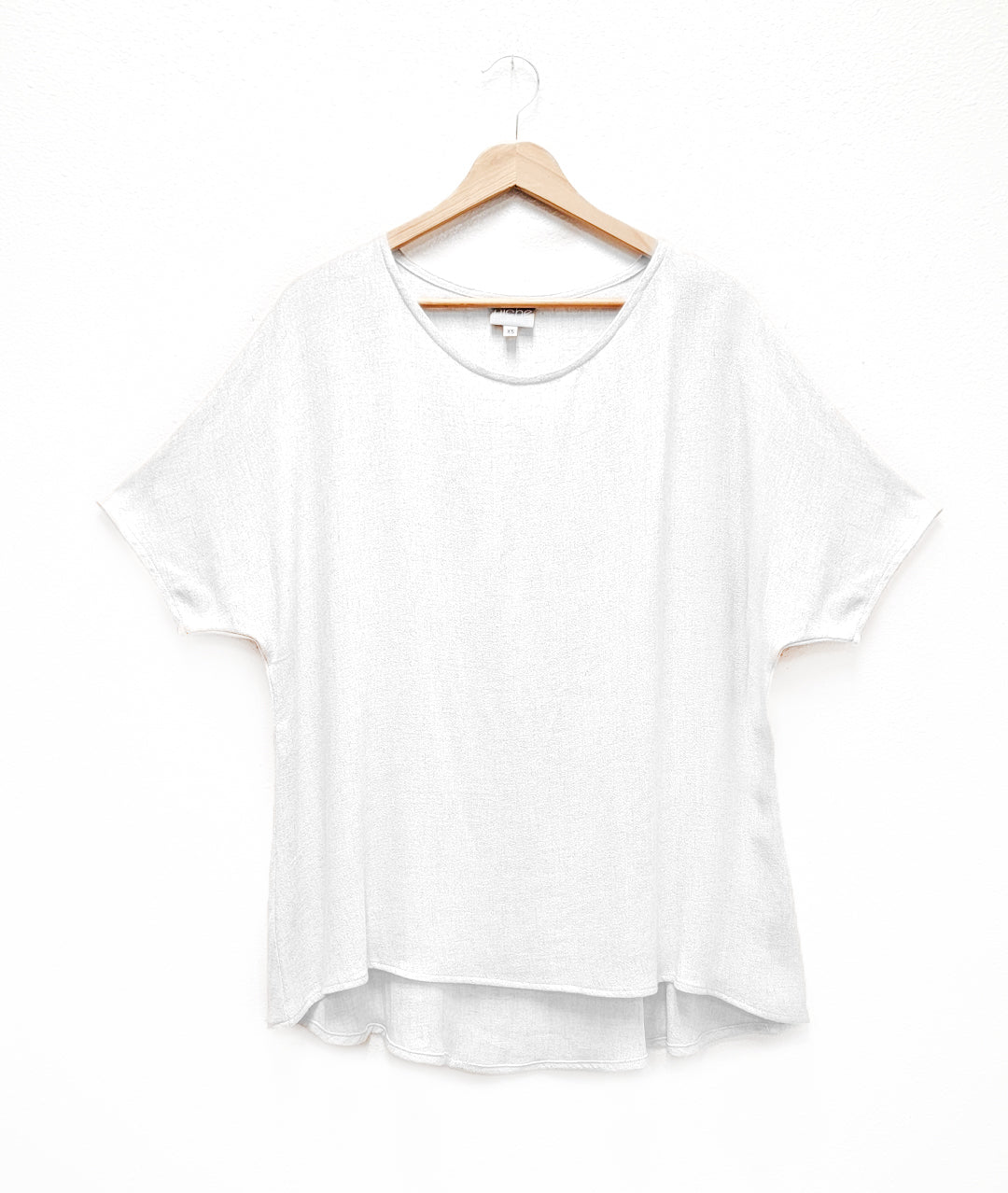 long pullover white tee style top